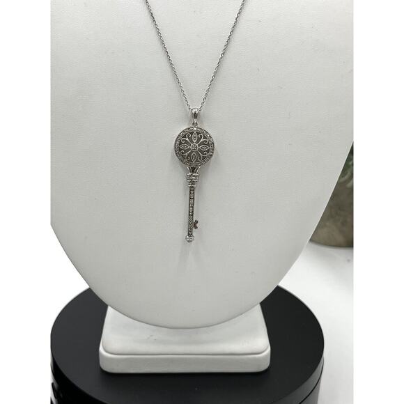 925 Sterling Silver Stamped Genuine Diamonds Floral Key Motif Chain Necklace - Picture 8 of 15